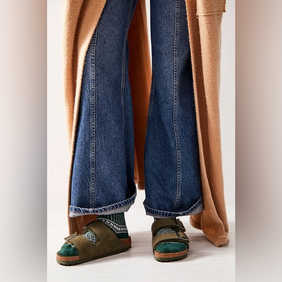 NEW Birkenstock Arizona Shearling Sandals In Thyme Green Free People NWT - Picture 2 of 9